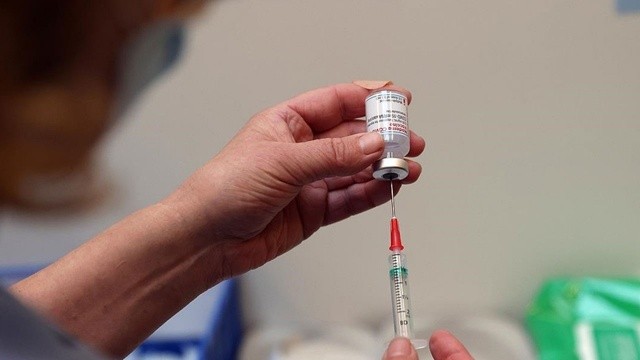 Bakan Koca vaka durumunu paylaşıp aşıda endişelendiren veriyi açıkladı