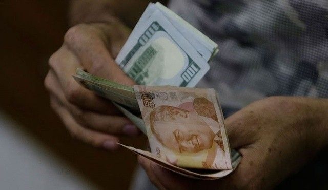 Dolar kumarbazını Türk lirası çarptı