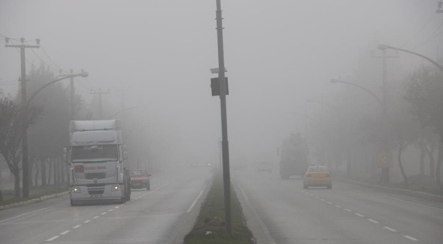 Edirne’de yoğun sis! Görüş mesafesi 30-40 metreye düştü