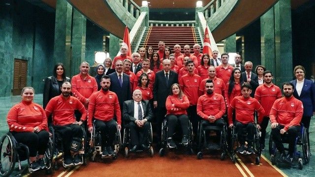 Erdoğan, paralimpik oyunlarda madalya kazanan sporcuları kabul etti