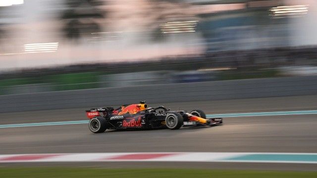 Formula 1&#039;de Hamilton&#039;ın serisi sona erdi, şampiyon Max Verstappen