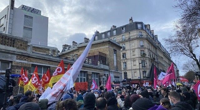 Fransa&#039;da aşırı sağcı Eric Zemmour protesto edildi