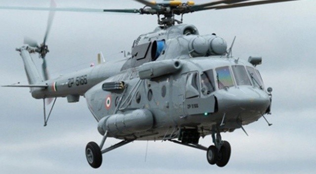 Hindistan&#039;da askeri helikopter düştü: 3 ölü