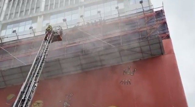 Hong Kong Dünya Ticaret Merkezi&#039;nde yangın: 160 kişi mahsur kaldı