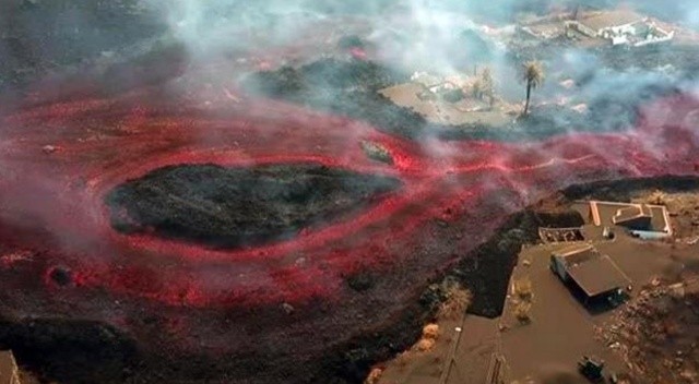İspanya&#039;da yanardağ 85 gündür patlamaya devam ederek rekor kırdı