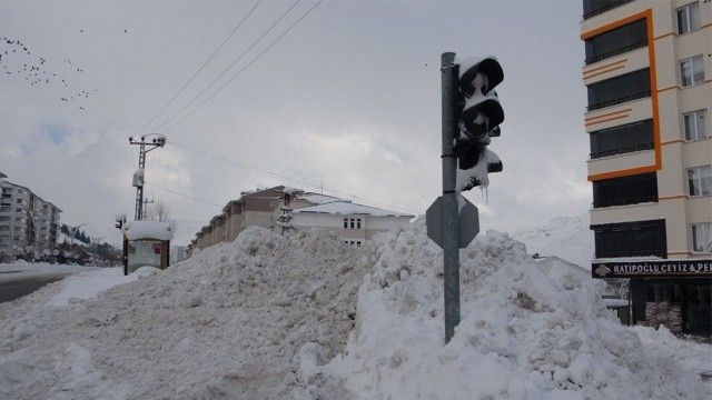 Kar yağışı 258 köy yolunu ulaşıma kapattı