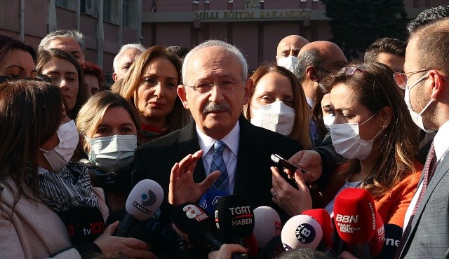 Randevusuz gitti, içeri alınmadı: Kılıçdaroğlu&#039;ndan MEB önünde şov