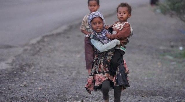 Yemen&#039;deki sığınmacı kampında 3 çocuk donarak öldü