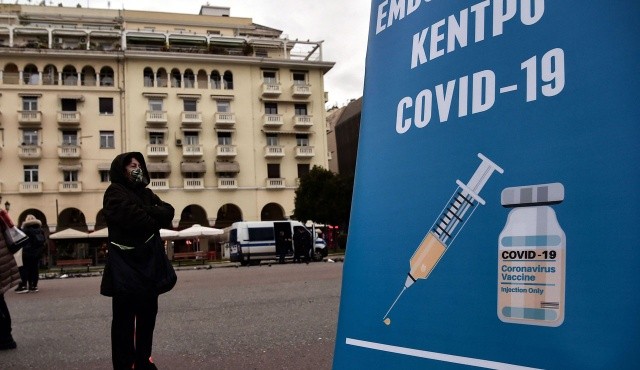 Yunanistan&#039;da 60 yaş kararı: Aşı olmayana 100 avro ceza