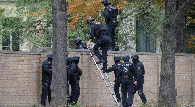 Almanya’da üniversiteye silahlı saldırı: Çok sayıda yaralı var