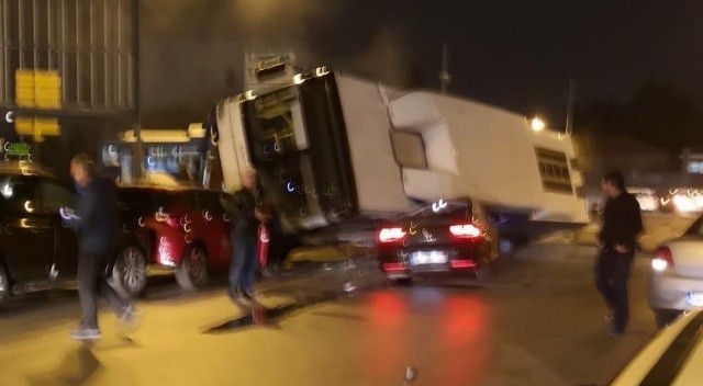 Ankara’da belediye otobüsü devrildi: 14 yaralı