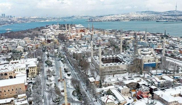 Bir gün kar yağdı, İstanbul&#039;da hayat durdu