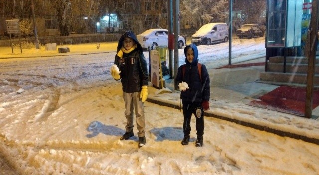 Denizli&#039;de kar kalınlığı 20 cm&#039;e ulaştı, okullar tatil edildi