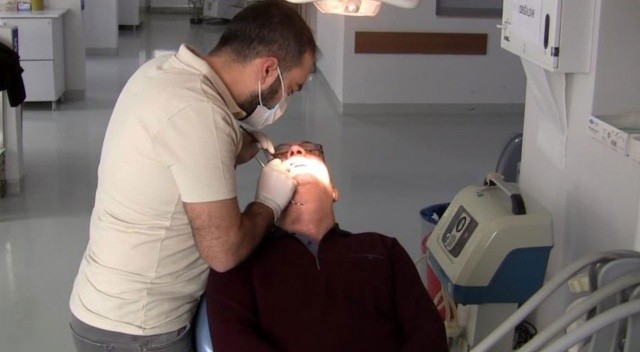 Dişçiye giden adam ağzındaki demir parçasından 15 yıl sonra haberdar oldu