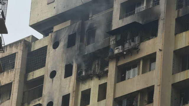 Hindistan&#039;da 20 katlı binada yangın: 7 ölü, 20&#039;ye yakın yaralı