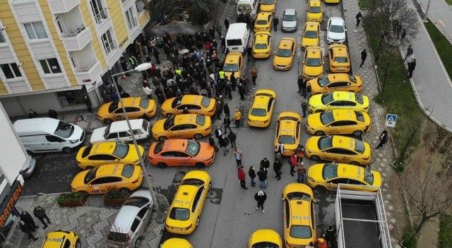 İstanbul’da taksimetre kuyruğu havadan görüntülendi