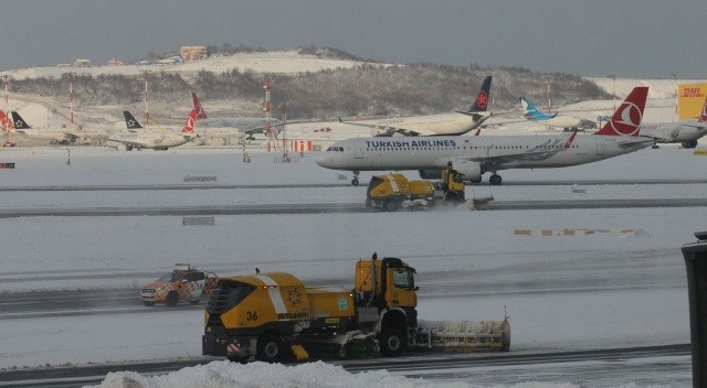 İstanbul Havalimanı&#039;nda uçuşlar durduruldu