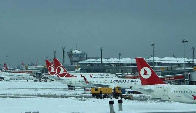 İstanbul Havalimanı seferleri saat 13.00&#039;e kadar durdurdu