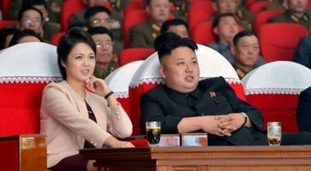 Kuzey Kore lideri Kim Jong-un&#039;un sırrı ortaya çıktı! Eşi Ri Sol-ju ponpon kız çıktı