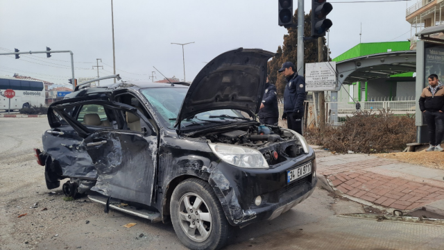Manisa’da kamyonet ve otomobil çarpıştı: 4 yaralı