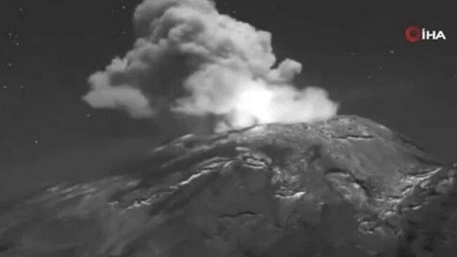 Popocatepetl Yanardağı bir kez daha patladı!