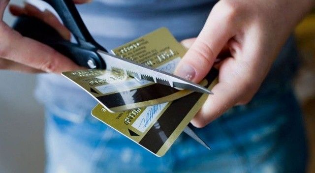 Yargıtay’dan emsal karar: Kredi kartı iptal ettirmek kişilik haklarına saldırı