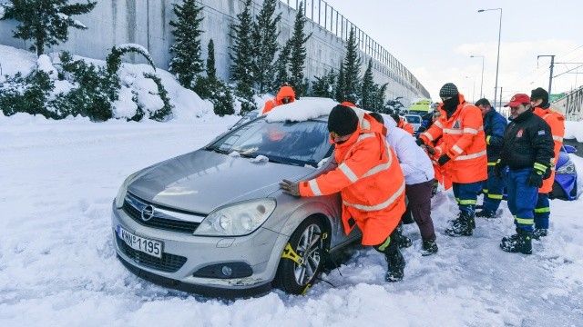 Yunanistan&#039;da karda mahsur kalan sürücülere 2 bin avro ödenecek