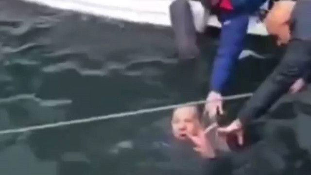 Bodrum&#039;da intihar girişimi: Yaşlı çift el ele tutuşup denize atladı