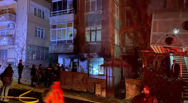 İstanbul&#039;da 4 katlı binada yangın: 1 ölü