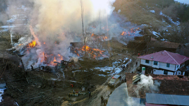 Kastamonu&#039;da bir köy yangında yok oldu