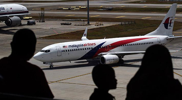 Kayıp Malezya uçağında sır perdesi aralanıyor: Oklar tek bir kişiyi gösteriyor