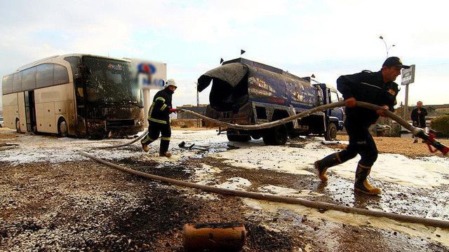 Nijerya&#039;da akaryakıt yüklü tanker yolcu otobüsüyle çarpıştı: 17 ölü