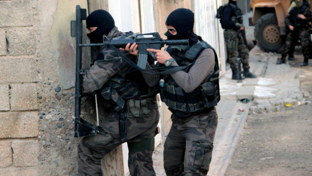 PKK&#039;ya 6 şehirde operasyon: 33 kişi yakalandı