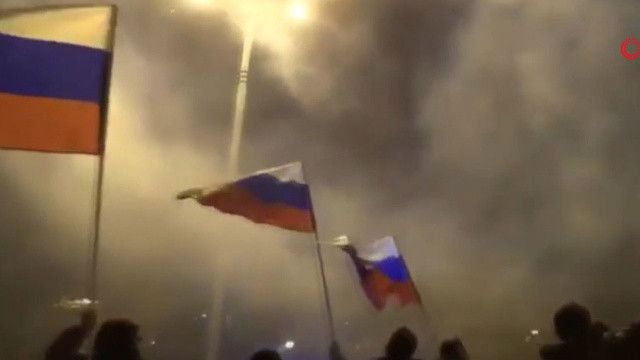 Putin açıkladı, Donbass ayaklandı: Havai fişekli kutlama