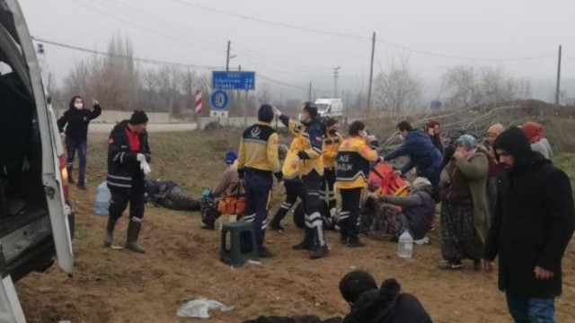 Amasya’da tarım işçilerini taşıyan minibüs devrildi: 17 yaralı