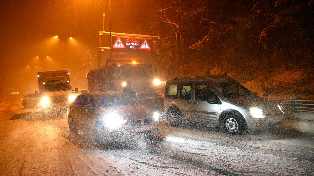 İstanbul&#039;da kar yağışı yeniden başladı