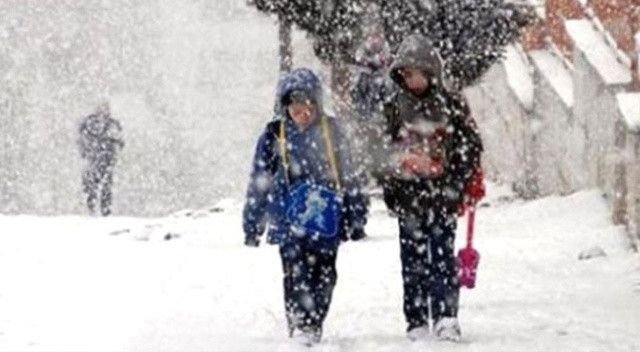 İstanbul&#039;da okullar kar nedeniyle tatil edildi