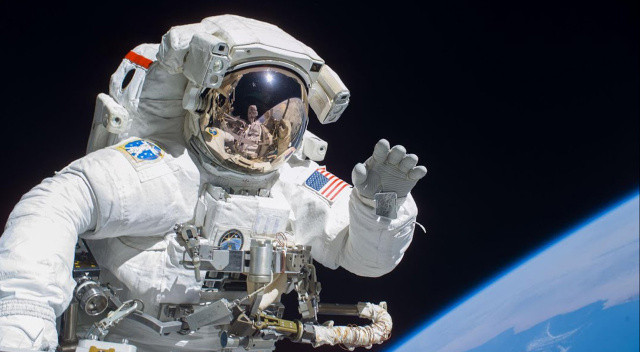 Rus kozmonot, uzay istasyonunun komutanlığını NASA astronutuna verdi