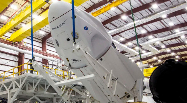 SpaceX, Crew Dragon uzay aracının üretimini durduruyor