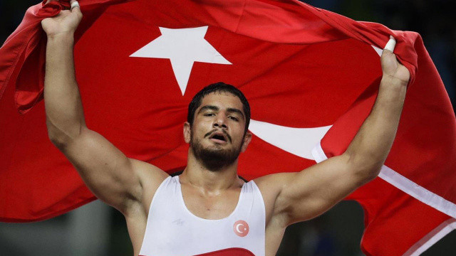 9 Avrupa şampiyonluğu kazandı, güreş literatürüne girdi: Taha Akgül kilidi