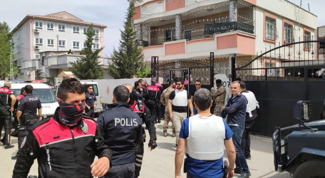 Adana&#039;da polise silahlı saldırı: 2 yaralı