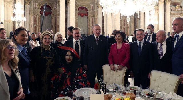 Cumhurbaşkanı Erdoğan, sanatçılarla iftar yemeğinde buluştu! Ünlü isimler o anları anlattı