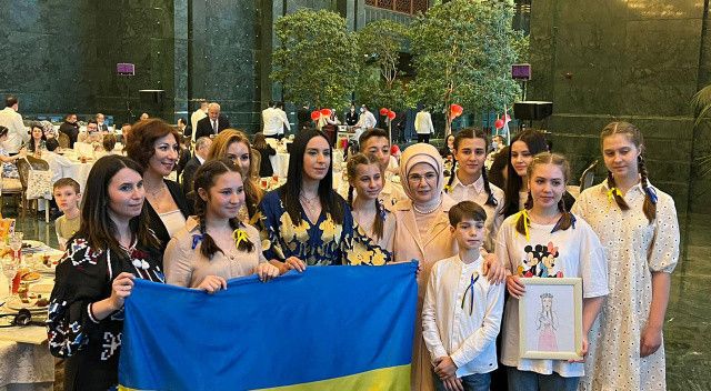Emine Erdoğan, Ukraynalı savaş mağduru çocukları misafir etti