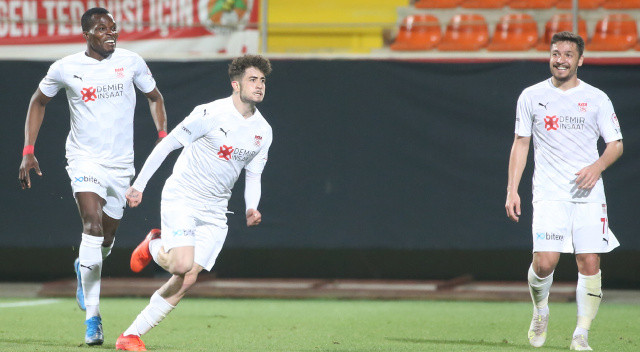 Ziraat Türkiye Kupası Yarı Final ilk maçında Sivasspor Alanyaspor&#039;u 2-1 yendi