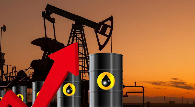 Benzin ve motorine yine zam göründü: ABD’de stok alarmı Brent petrolü uçurdu, dolar kritik seviyeyi aştı (Güncel akaryakıt fiyatları)