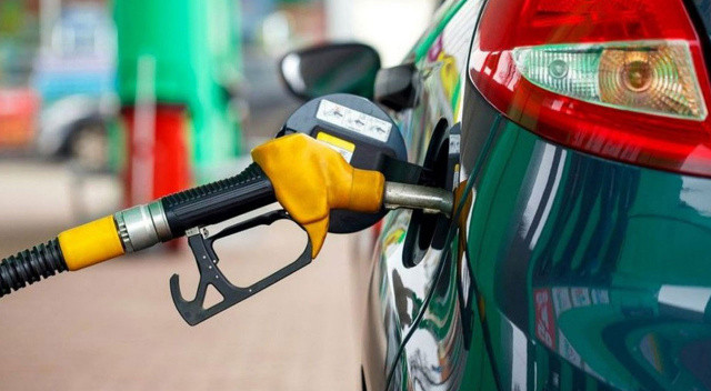 Akaryakıt fiyatlarına peş peşe iki zam! Benzin 25 lirayı, motorin ise 24 lirayı aştı (28 Mayıs 2022 güncel akaryakıt fiyatları)