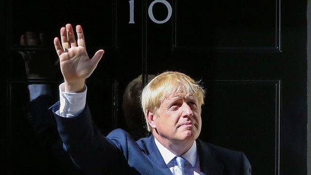 Boris Johnson&#039;ın koltuğu sallanıyor