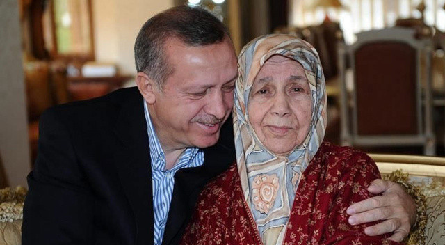 Cumhurbaşkanı Erdoğan’dan Anneler günü mesajı: Hürmetlerin en büyüğünü hak eden