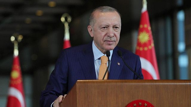 Cumhurbaşkanı Erdoğan&#039;dan AKM&#039;de net mesaj: Kalabalıklar içinde tek kalsak da mücadele vereceğiz