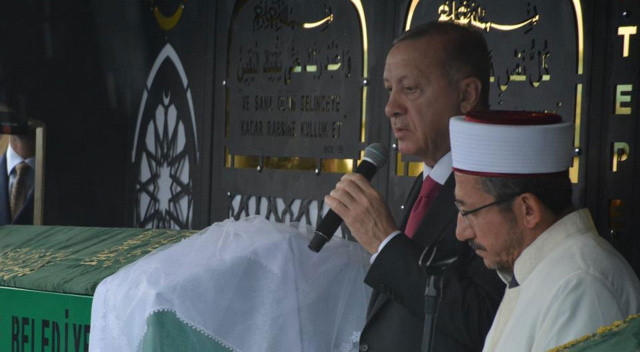 Cumhurbaşkanı Erdoğan, Niğde kazasında hayatını kaybeden Sude’nin cenazesine katıldı
